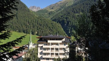 Hotelansicht Sommer